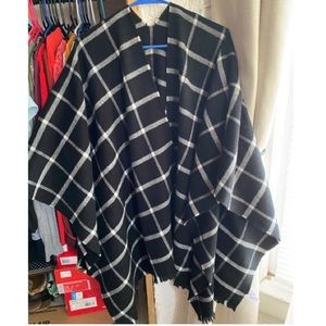 Women’s plaid poncho